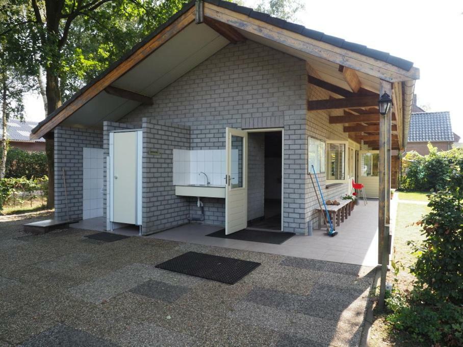 Chalet de Schenk- Camping 't Dekske Wintelre Exterior foto